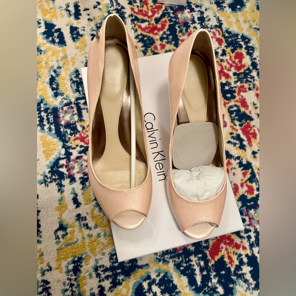 NWT Calvin Klein Kasia New Patent Lizard Pale Pink Women's Heels Size 8.5